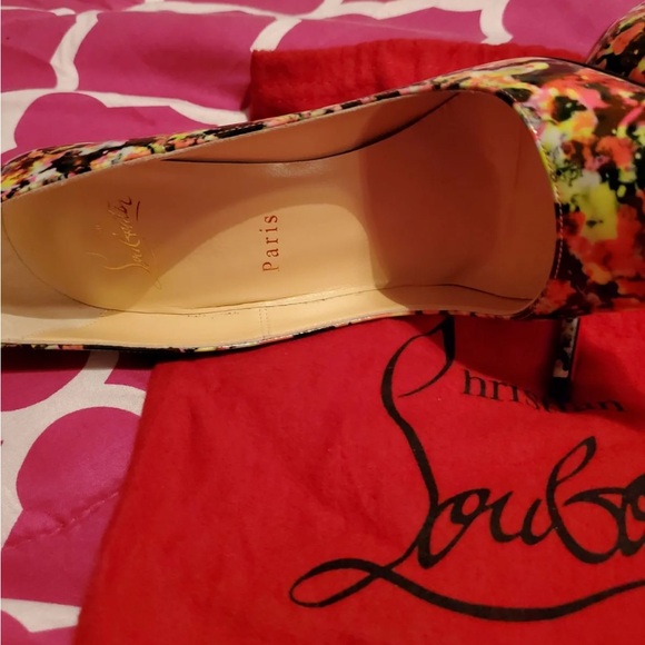 Brand new Christian Louboutin very beautiful only tried on. Size 38 1/2 - Picture 4 of 6